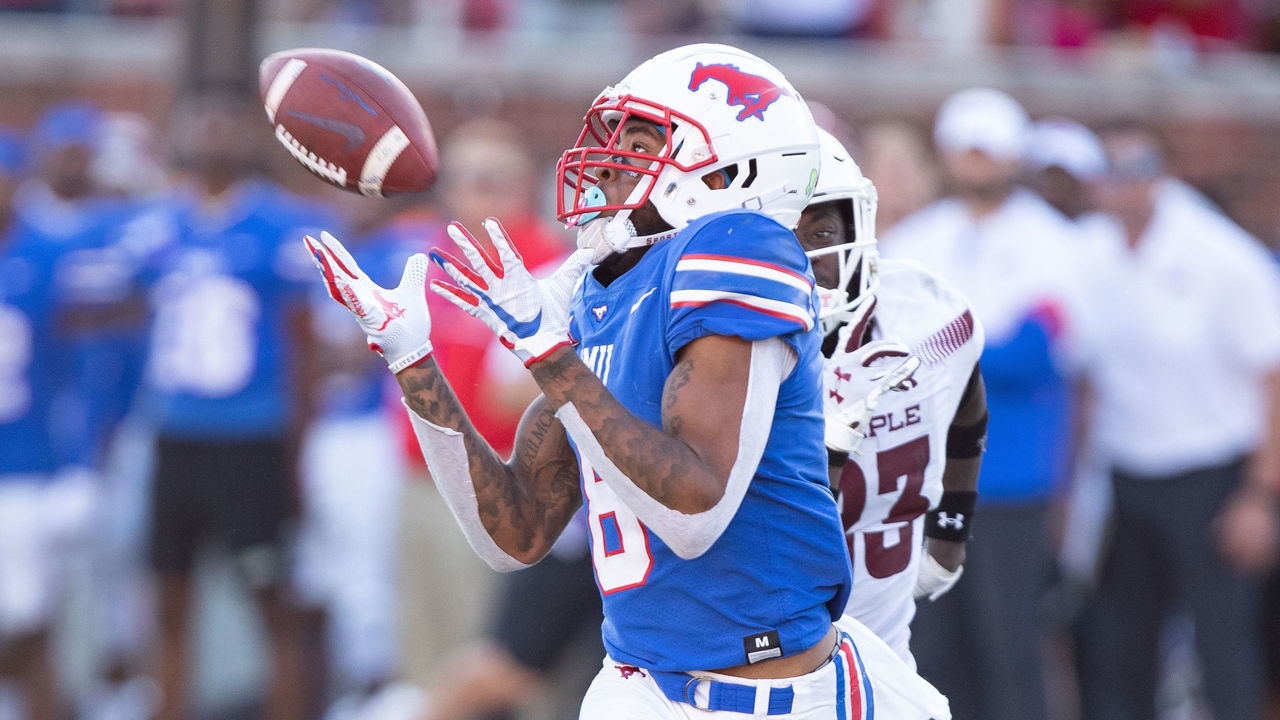 DALLAS, TX - OCTOBER 19: SMU Mustangs wide receiver Reggie Roberson, Jr. (#8) catches a long touchdown pass during the American college football game between the SMU Mustangs and Temple Owls on October 19, 2019, at Gerald J. Ford Stadium in Dallas, TX.