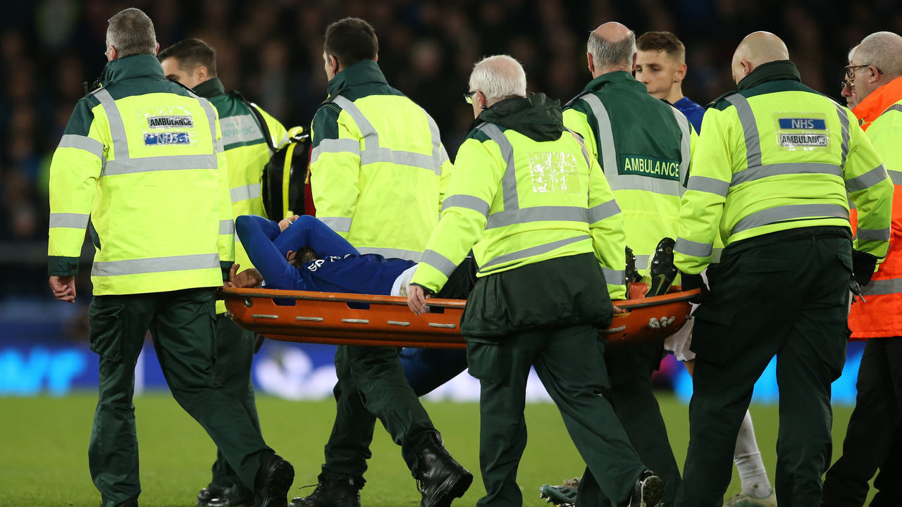 LIVERPOOL, ENGLAND - NOVEMBER 03: Andre Gomes of Everton is stretchered off after picking up an injury during the Premier League match between Everton FC and Tottenham Hotspur at Goodison Park on November 03, 2019 in Liverpool, United Kingdom.