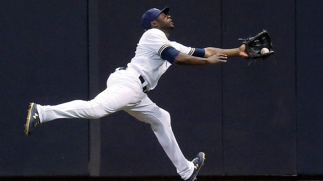 MILWAUKEE, WISCONSIN - JULY 22: Lorenzo Cain #6 of the Milwaukee Brewers catches a fly ball next to Christian Yelich #22 in the eighth inning against the Cincinnati Reds at Miller Park on July 22, 2019 in Milwaukee, Wisconsin.