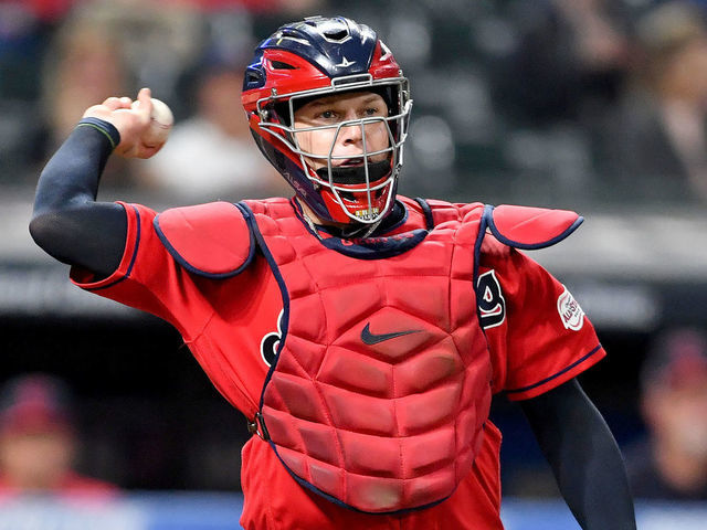 Cleveland Indians catcher Roberto Perez sweeps Wilson Defensive Player of  the Year awards 