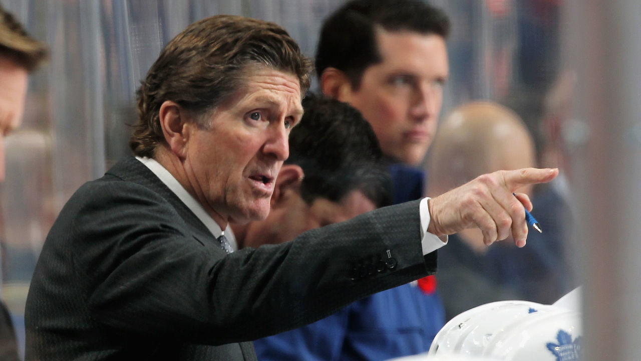 PHILADELPHIA, PA - NOVEMBER 02: Head Coach of the Toronto Maple Leafs Mike Babcock gives directions to his players during play against the Philadelphia Flyers on November 2, 2019 at the Wells Fargo Center in Philadelphia, Pennsylvania. The Maple Leafs went on to defeat the Flyers 4-3 in a shootout.