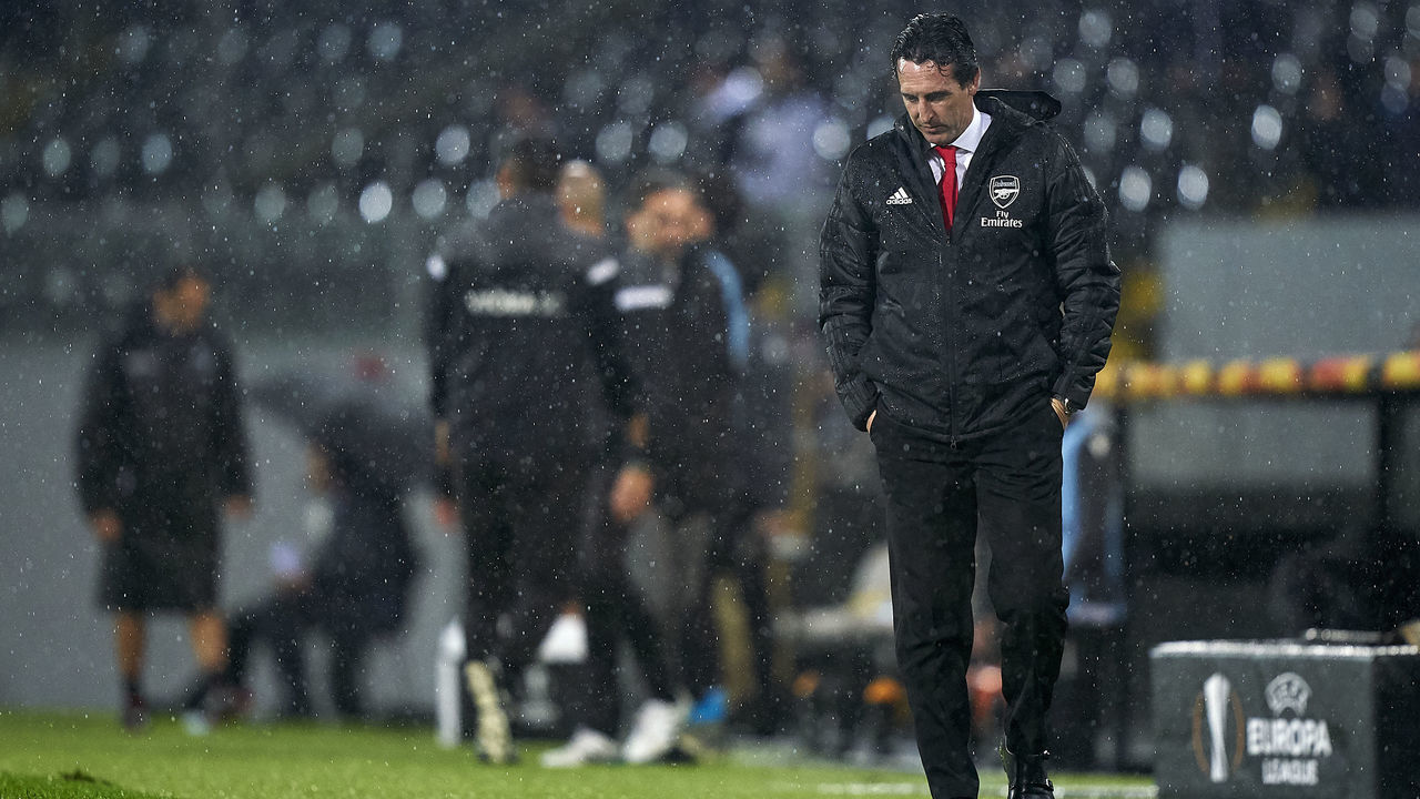 GUIMARAES, PORTUGAL - NOVEMBER 06: Unai Emery the manager of Arsenal FC reacts after Bruno Duarte of Vitoria Guimaraes SC scored a goal during the UEFA Europa League group F match between Vitoria Guimaraes and Arsenal FC at Estadio Dom Afonso Henriques on November 06, 2019 in Guimaraes, Portugal.