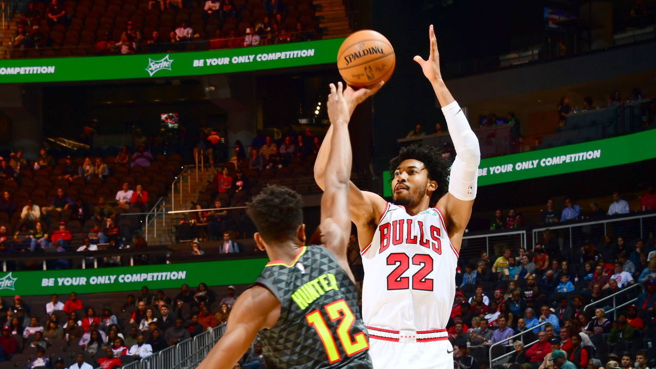 ATLANTA, GA - NOVEMBER 6: Otto Porter Jr. #22 of the Chicago Bulls shoots the ball against the Atlanta Hawks on November 6, 2019 at State Farm Arena in Atlanta, Georgia. NOTE TO USER: User expressly acknowledges and agrees that, by downloading and/or using this Photograph, user is consenting to the terms and conditions of the Getty Images License Agreement. Mandatory Copyright Notice: Copyright 2019 NBAE