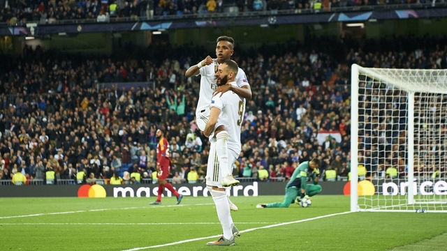 MADRID, SPAIN - NOVEMBER 06: Karim Benzema of Real Madrid celebrates scoring his team's goal during the UEFA Champions League group A match between Real Madrid and Galatasaray at Bernabeu on November 06, 2019 in Madrid, Spain.