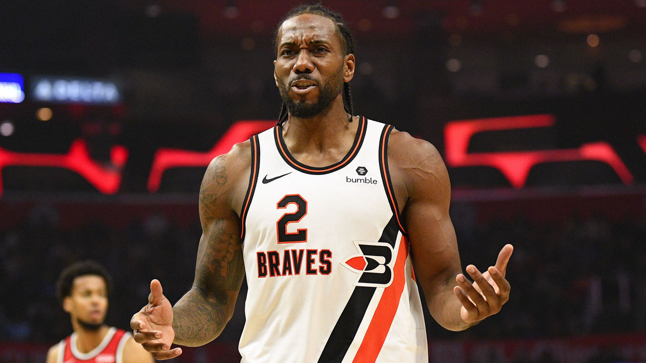 LOS ANGELES, CA - NOVEMBER 07: Los Angeles Clippers Forward Kawhi Leonard (2) argues with an official during a NBA game between the Portland Trailblazers and the Los Angeles Clippers on November 7, 2019 at STAPLES Center in Los Angeles, CA.