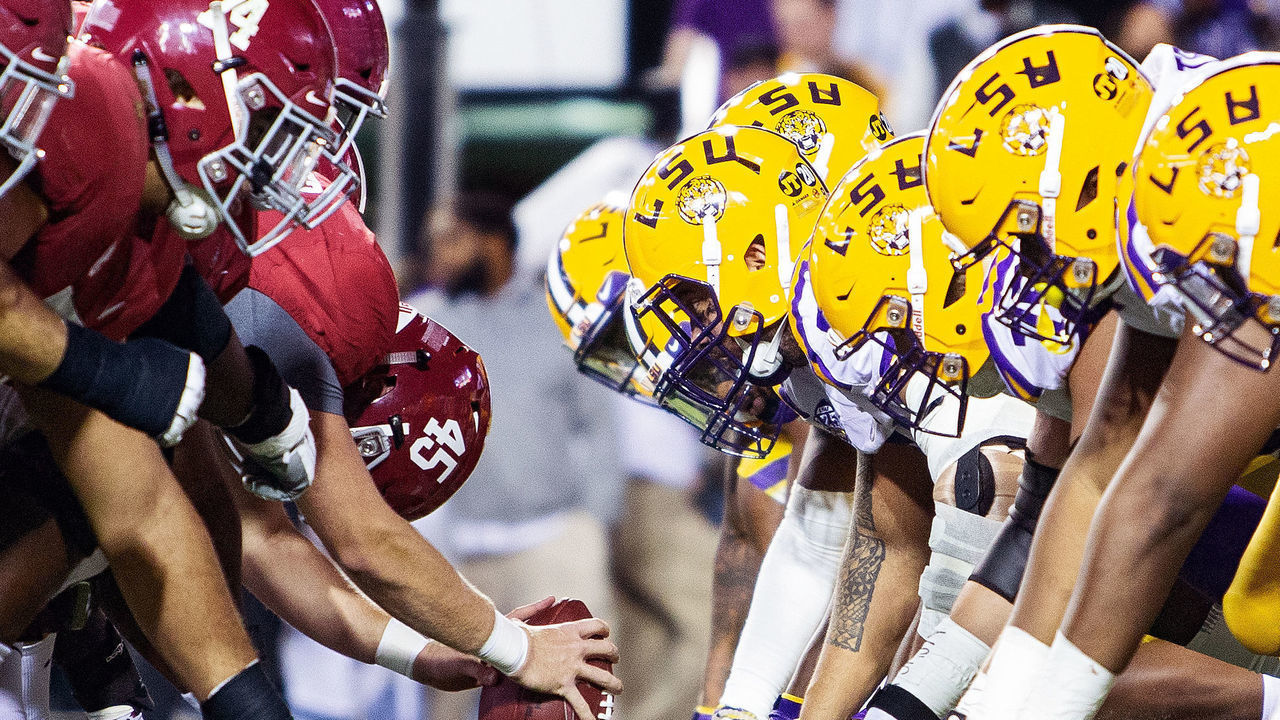 BATON ROUGE, LA - NOVEMBER 03: The LSU Tigers defense lines up fro a play during a game between the LSU Tigers and Alabama Crimson Tide on November 3, 2018 at Tiger Stadium, in Baton Rouge, Louisiana.