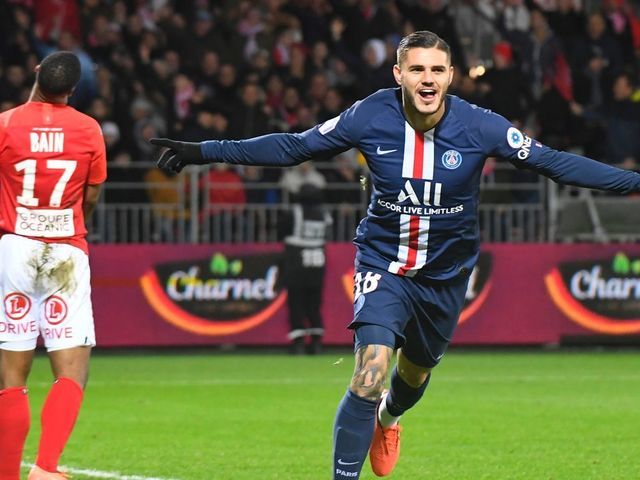 Paris Saint-Germain's Argentine forward Mauro Icardi (R) celebrates after scoring a goal during the French L1 football match between Stade Brestois 29 and Paris Saint-Germain in Brest, western France, on November 9, 2019.