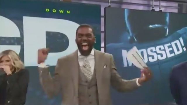 Randy Moss hyped to have son Thaddeus' catch vs. Alabama on 'Mossed'