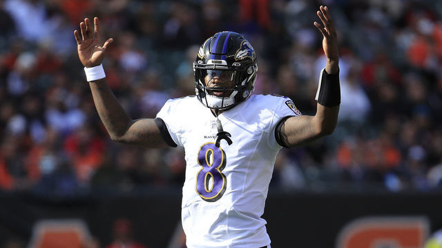 CINCINNATI, OHIO - NOVEMBER 10: Lamar Jackson #8 of the Baltimore Ravens signals a touchdown during the game against the Cincinnati Bengals at Paul Brown Stadium on November 10, 2019 in Cincinnati, Ohio.
