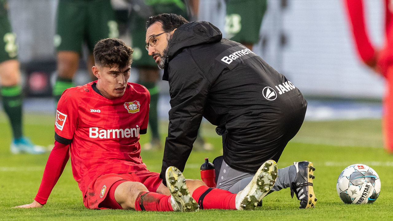 WOLFSBURG, GERMANY - NOVEMBER 10: Kai Havertz of Bayer 04 Leverkusen takes an injury during the Bundesliga match between VfL Wolfsburg and Bayer 04 Leverkusen at Volkswagen Arena on November 10, 2019 in Wolfsburg, Germany.
