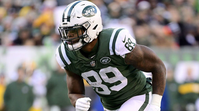 EAST RUTHERFORD, NEW JERSEY - DECEMBER 23: Chris Herndon #89 of the New York Jets runs a route against the Green Bay Packers at MetLife Stadium on December 23, 2018 in East Rutherford, New Jersey.