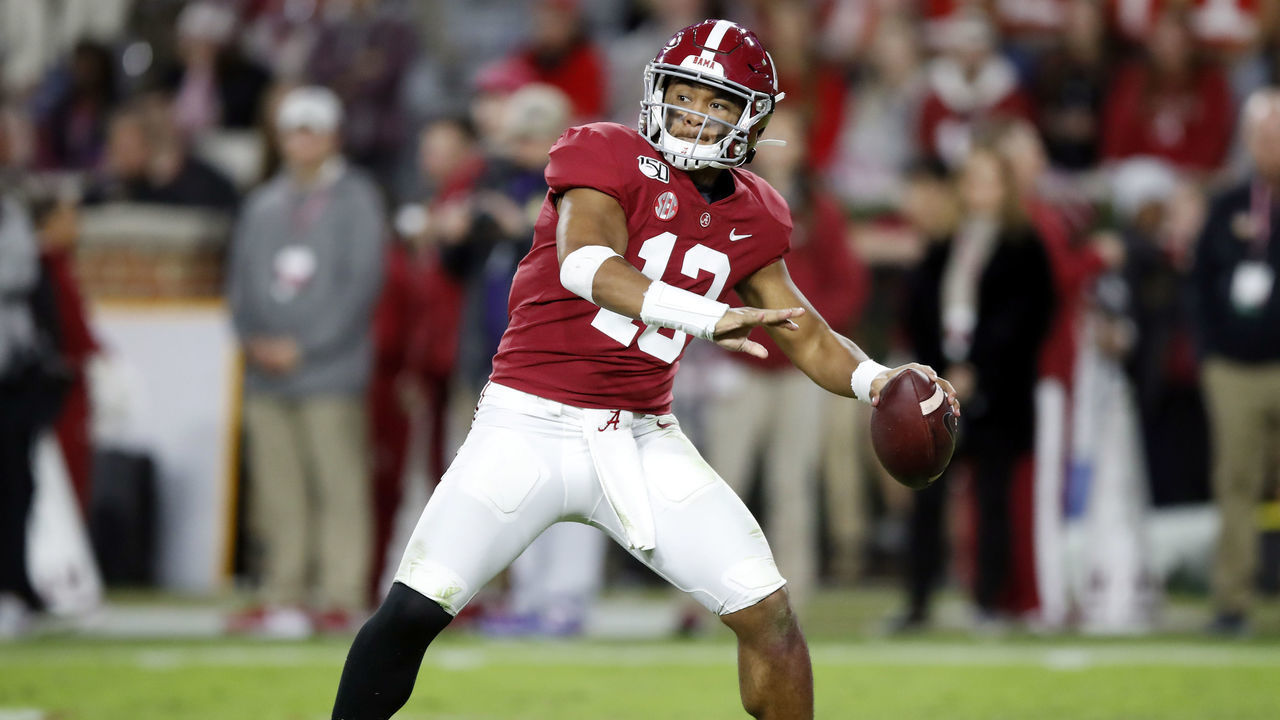 TUSCALOOSA, ALABAMA - NOVEMBER 09: Tua Tagovailoa #13 of the Alabama Crimson Tide throws a pass during the second half against the LSU Tigers in the game at Bryant-Denny Stadium on November 09, 2019 in Tuscaloosa, Alabama.