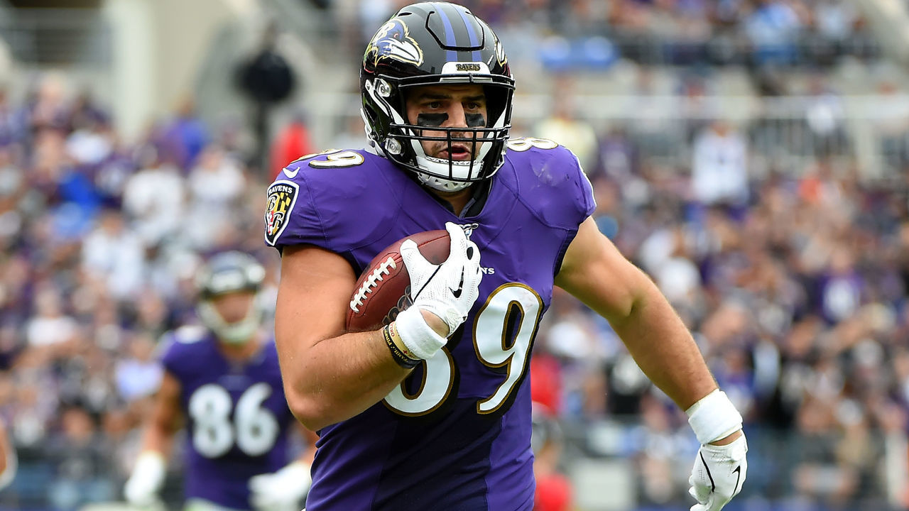 BALTIMORE, MD - OCTOBER 13: Mark Andrews #89 of the Baltimore Ravens runs against the Cincinnati Bengals during the first half at M&T Bank Stadium on October 13, 2019 in Baltimore, Maryland.