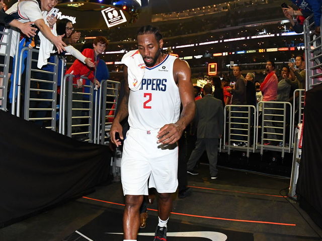 LOS ANGELES, CA - NOVEMBER 11: Kawhi Leonard #2 of the LA Clippers walks off the court against the Toronto Raptors on November 11, 2019 at STAPLES Center in Los Angeles, California. NOTE TO USER: User expressly acknowledges and agrees that, by downloading and/or using this Photograph, user is consenting to the terms and conditions of the Getty Images License Agreement. Mandatory Copyright Notice: Copyright 2019 NBAE