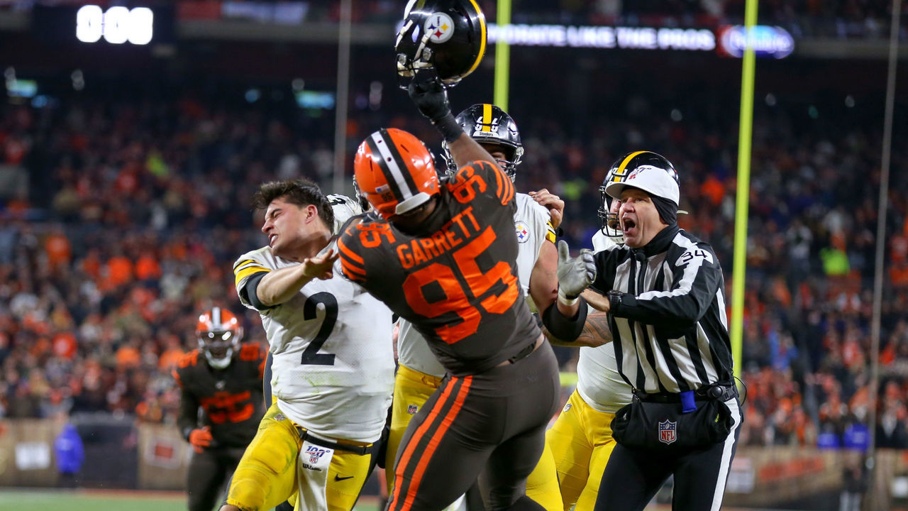 CLEVELAND, OH - NOVEMBER 14: Cleveland Browns defensive end Myles Garrett (95) swings at Pittsburgh Steelers quarterback Mason Rudolph (2) with Rudolphs own helmet with 0:08 seconds left in the fourth quarter of the National Football League game between the Pittsburgh Steelers and Cleveland Browns on November 14, 2019, at FirstEnergy Stadium in Cleveland, OH.