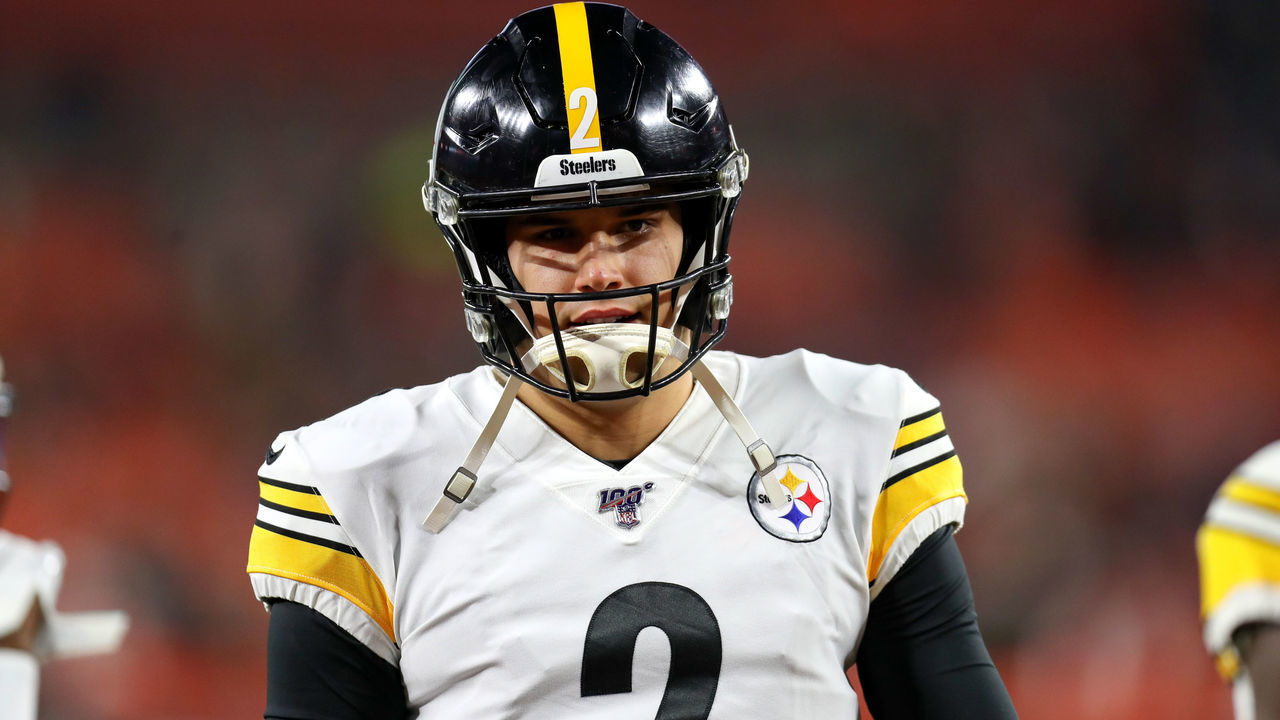 CLEVELAND, OH - NOVEMBER 14: Pittsburgh Steelers quarterback Mason Rudolph (2) on the field prior to the National Football League game between the Pittsburgh Steelers and Cleveland Browns on November 14, 2019, at FirstEnergy Stadium in Cleveland, OH.