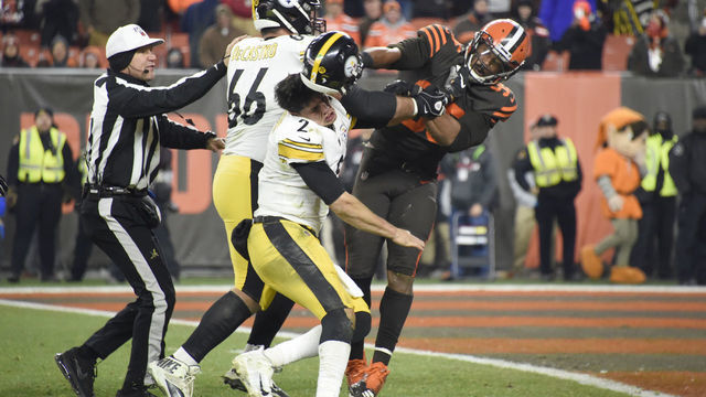 CLEVELAND, OHIO - NOVEMBER 14: Quarterback Mason Rudolph #2 of the Pittsburgh Steelers fights with defensive end Myles Garrett #95 of the Cleveland Browns during the second half at FirstEnergy Stadium on November 14, 2019 in Cleveland, Ohio. The Browns defeated the Steelers 21-7.