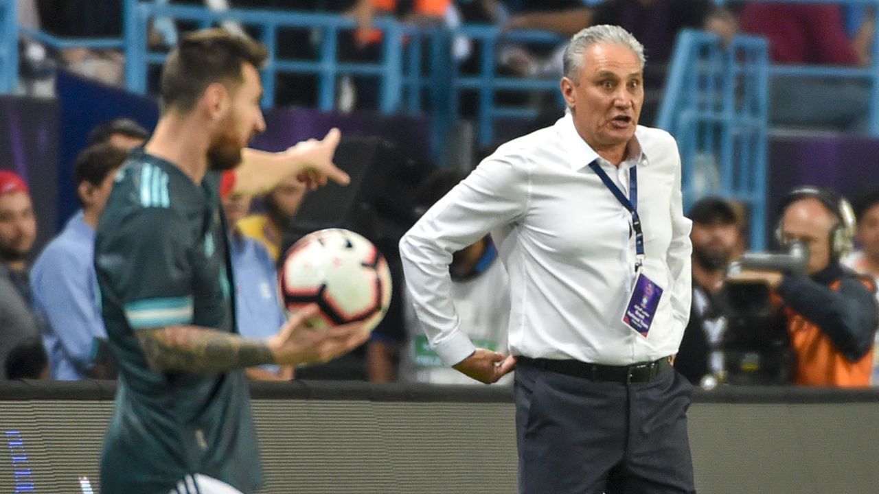 Brazil's coach Tite speaks to his players during the friendly football match between Brazil and Argentina at the King Saud University stadium in the Saudi capital Riyadh on November 15, 2019.