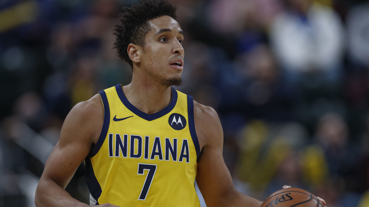 INDIANAPOLIS, IN - NOVEMBER 08: Malcolm Brogdon #7 of the Indiana Pacers brings the ball up court during the game against the Detroit Pistons at Bankers Life Fieldhouse on November 8, 2019 in Indianapolis, Indiana. NOTE TO USER: User expressly acknowledges and agrees that, by downloading and/or using this photograph, user is consenting to the terms and conditions of the Getty Images License Agreement