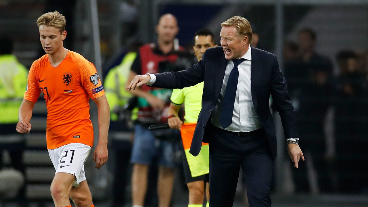 Netherlands' Coach Ronald Koeman (R) has words with Netherlands' Midfielder Frenkie De Jong during the UEFA Euro 2020 Group C qualification football match between Germany and the Netherlands in Hamburg, northern Germany, on September 6, 2019.