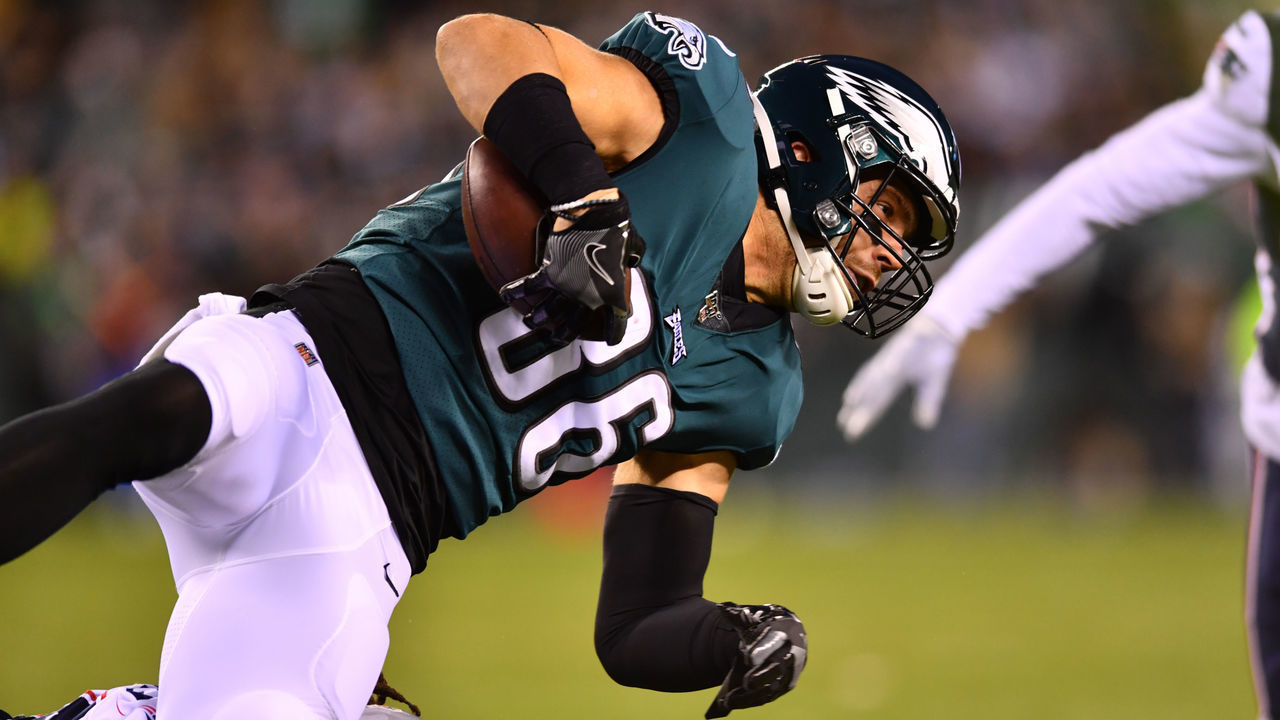 PHILADELPHIA, PA - NOVEMBER 17: Philadelphia Eagles Tight End Zach Ertz (86) is tackled on a reception in the first half during the game between the New England Patriots and Philadelphia Eagles on November 17, 2019 at Lincoln Financial Field in Philadelphia, PA.