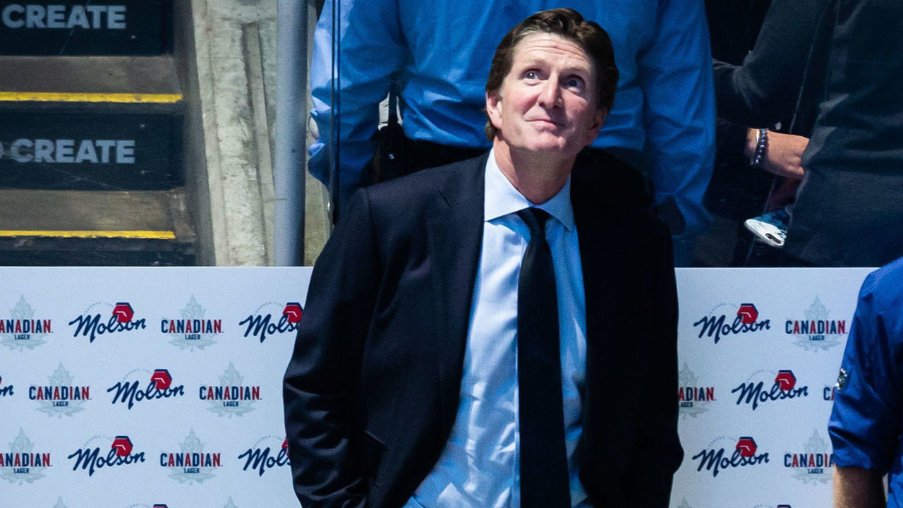 TORONTO, ON - OCTOBER 2: Toronto Maple Leafs head coach Mike Babcock looks up to the scoreboard prior to an NHL game between the Ottawa Senators and Toronto Maple Leafs at the Scotiabank Arena on October 2, 2019 in Toronto, Ontario, Canada.