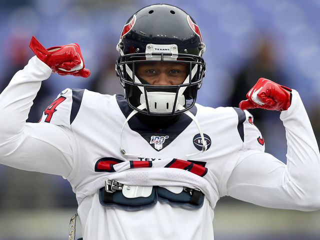 BALTIMORE, MARYLAND - NOVEMBER 17: Carlos Hyde #23 of the Houston Texans warms up against the Baltimore Ravens at M&T Bank Stadium on November 17, 2019 in Baltimore, Maryland.