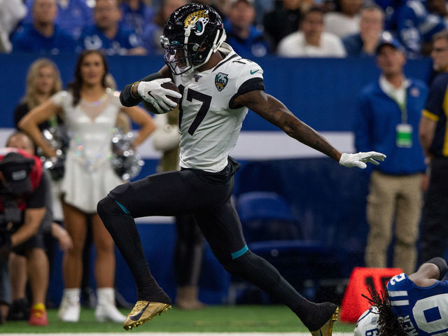 INDIANAPOLIS, IN - NOVEMBER 17: Jacksonville Jaguars wide receiver DJ Chark Jr. (17) runs in for a 34 yard touchdown during the NFL game between the Jacksonville Jaguars and the Indianapolis Colts on November 17, 2019 at Lucas Oil Stadium, in Indianapolis, IN.