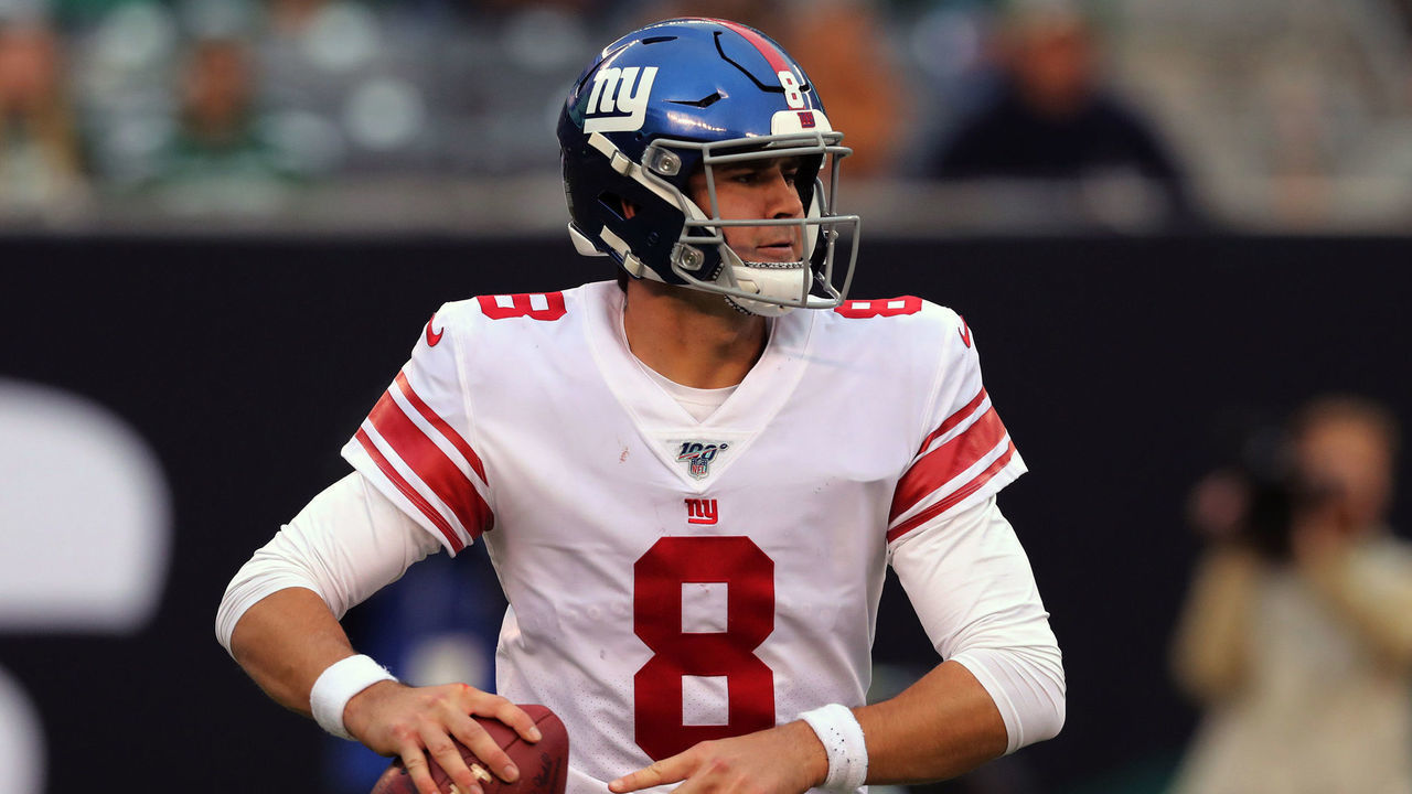 EAST RUTHERFORD, NEW JERSEY - NOVEMBER 10: Quarterback Daniel Jones #8 of the New York Giants passes the ball against the New York Jets in the second half at MetLife Stadium on November 10, 2019 in East Rutherford, New Jersey..