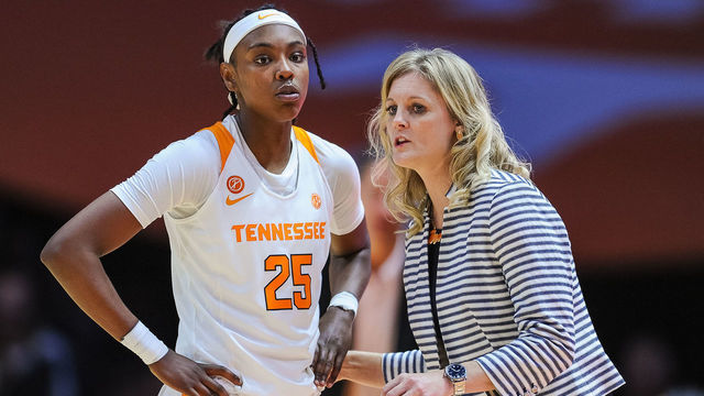 KNOXVILLE, TN - NOVEMBER 19: Tennessee Lady Vols head coach Kellie Harper talks with Tennessee Lady Vols guard Jordan Horston (25) during a college basketball game between the Tennessee Lady Vols and Stetson Hatters on November 19, 2019, at Thompson-Boling Arena in Knoxville, TN.