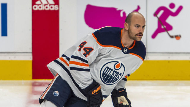 SAN JOSE, CA - NOVEMBER 19: Edmonton Oilers Right Wing Zack Kassian (44) warming up before the match up between the Edmonton Oilers and the San Jose Sharks on Tuesday, November 19, 2019 at the HP Pavilion in San Jose, California.