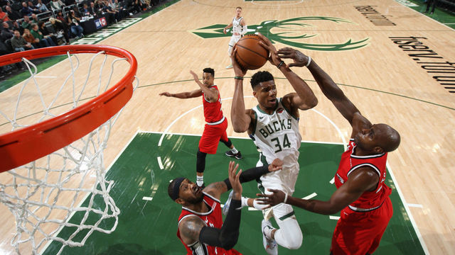 CHICAGO, IL - NOVEMBER 21: Giannis Antetokounmpo #34 of the Milwaukee Bucks shoots the ball against the Portland Trail Blazers on November 21, 2019 at the United Center in Chicago, Illinois. Mandatory Copyright Notice: Copyright 2019 NBAE