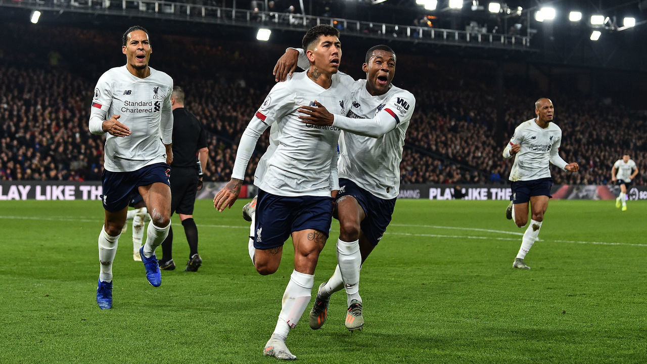LONDON, ENGLAND - NOVEMBER 23: (THE SUN OUT, THE SUN ON SUNDAY OUT) Roberto Firmino of Liverpool celebrating after scoring the winning goal during the Premier League match between Crystal Palace and Liverpool FC at Selhurst Park on November 23, 2019 in London, United Kingdom.