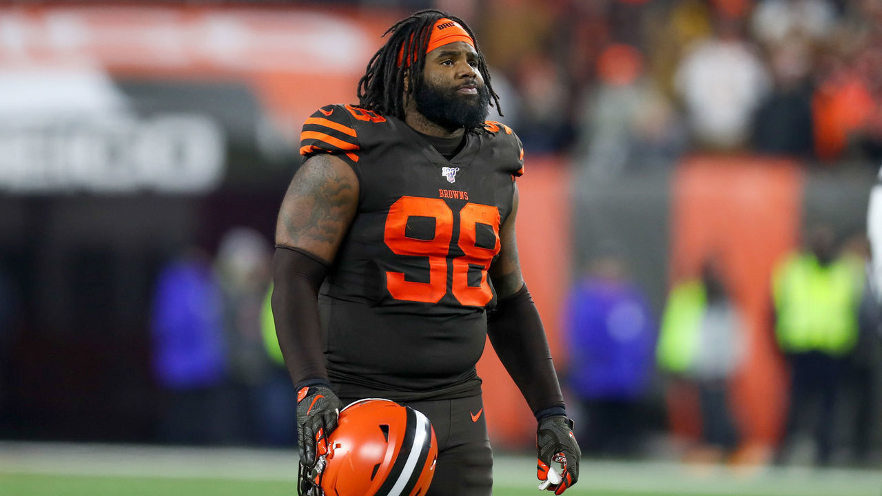 CLEVELAND, OH - NOVEMBER 14: Cleveland Browns defensive tackle Sheldon Richardson (98) on the field during the third quarter of the National Football League game between the Pittsburgh Steelers and Cleveland Browns on November 14, 2019, at FirstEnergy Stadium in Cleveland, OH.