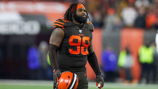 CLEVELAND, OH - NOVEMBER 14: Cleveland Browns defensive tackle Sheldon Richardson (98) on the field during the third quarter of the National Football League game between the Pittsburgh Steelers and Cleveland Browns on November 14, 2019, at FirstEnergy Stadium in Cleveland, OH.