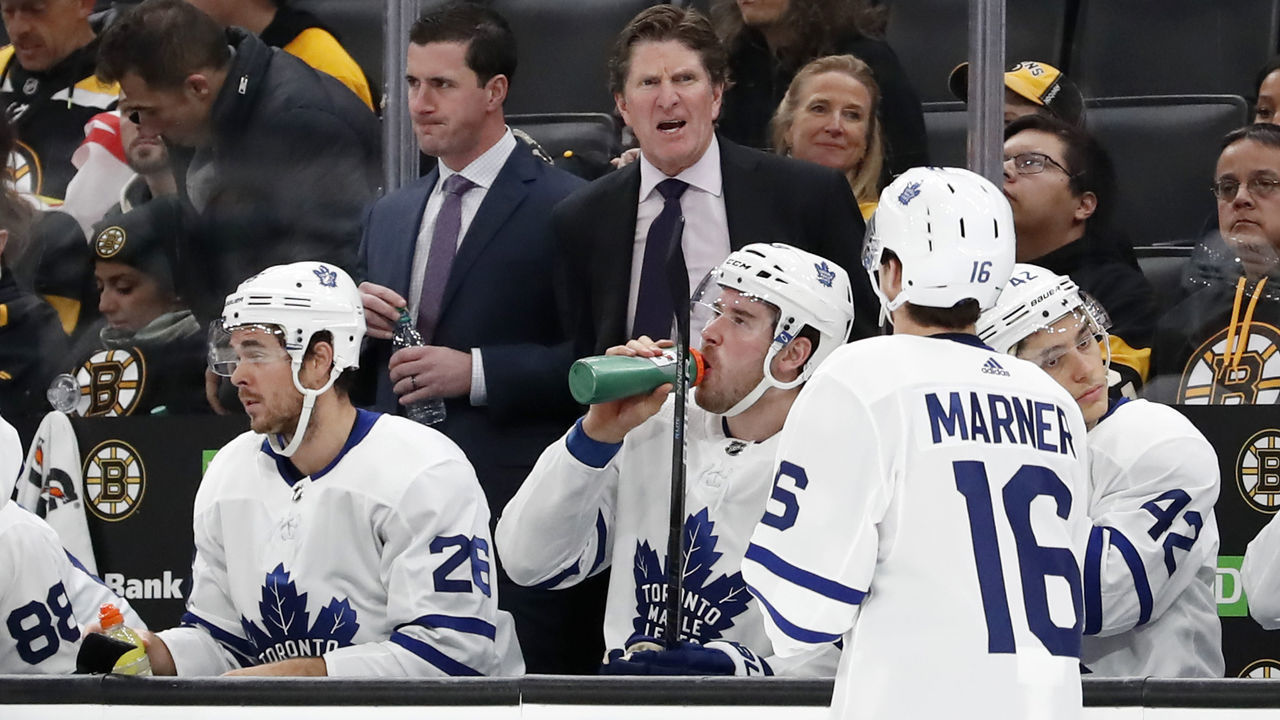 BOSTON, MA - OCTOBER 22: Toronto Maple Leafs head coach Mike Babcock talks to Toronto Maple Leafs right wing Mitchell Marner (16) during a game between the Boston Bruins and the Toronto Maple Leafs on October 22, 2019, at TD Garden in Boston, Massachusetts.