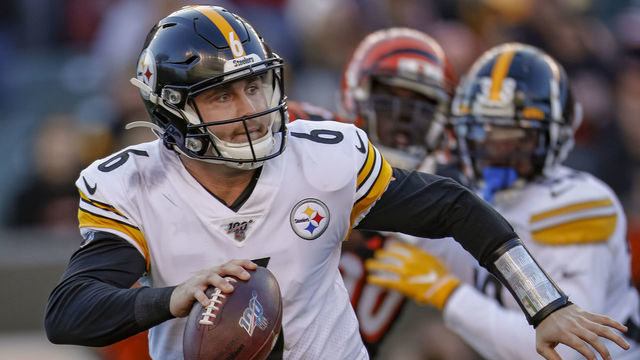 CINCINNATI, OH - NOVEMBER 24: Devlin Hodges #6 of the Pittsburgh Steelers scrambles with the ball during the second half against the Cincinnati Bengals at Paul Brown Stadium on November 24, 2019 in Cincinnati, Ohio.