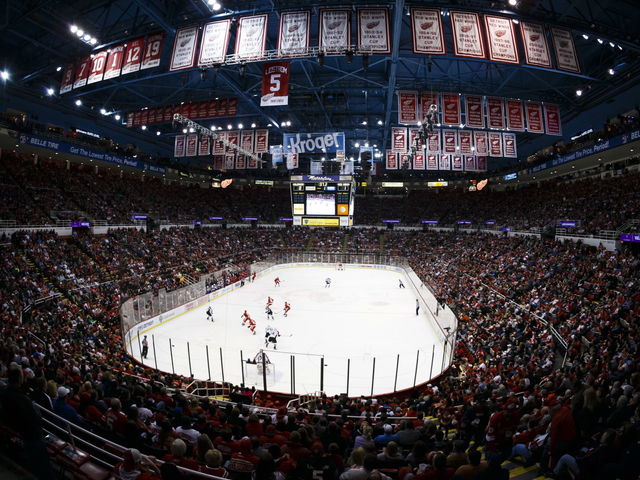 Canucks-Red Wings game delayed by power outage