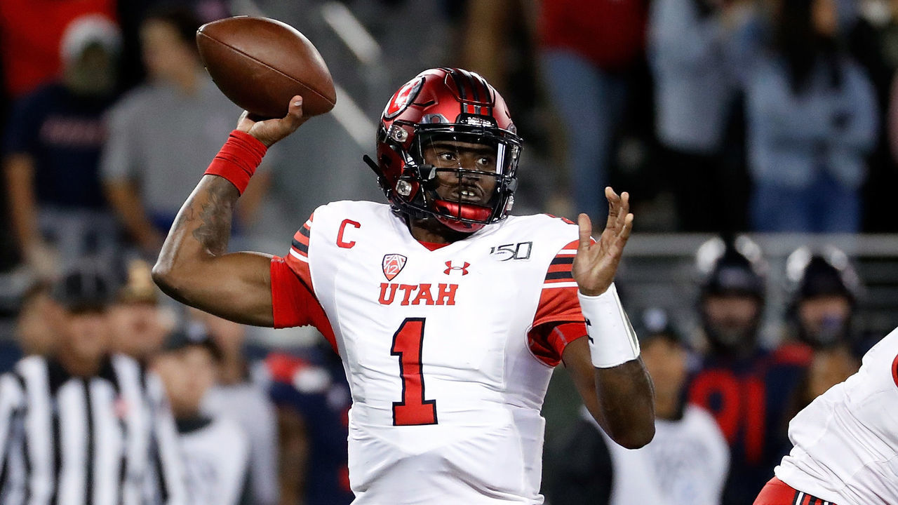 TUCSON, AZ - NOVEMBER 23: Utah Utes quarterback Tyler Huntley (1) throws a pass during the first half of the college football game against the Arizona Wildcats at Arizona Stadium on November 23, 2019 in Tucson, Arizona.
