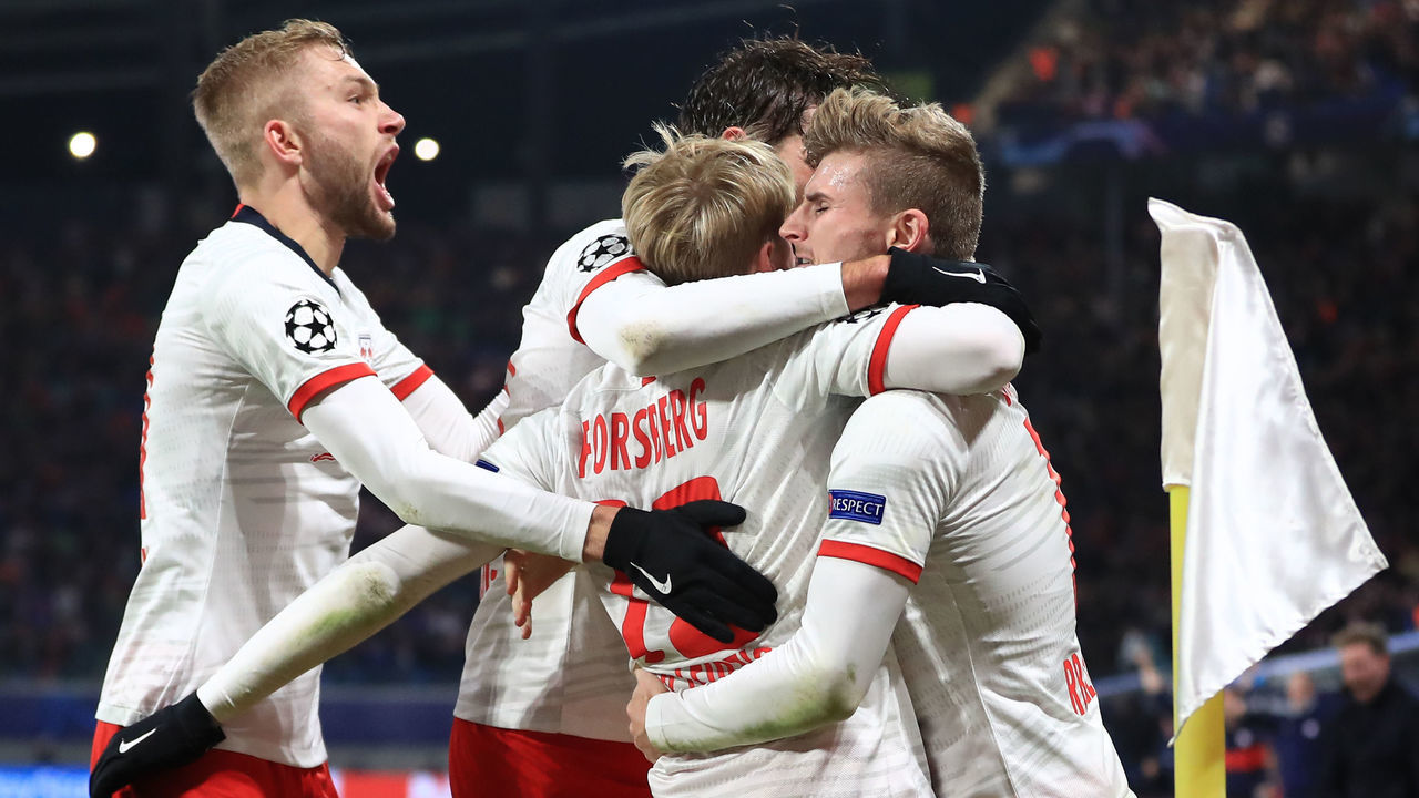27 November 2019, Saxony, Leipzig: Soccer: Champions League, RB Leipzig - Benfica Lisbon, Group stage, Group G, 5th matchday. Leipzig's Emil Forsberg (2nd r) celebrates the second goal of his team. Photo: Jan Woitas/dpa