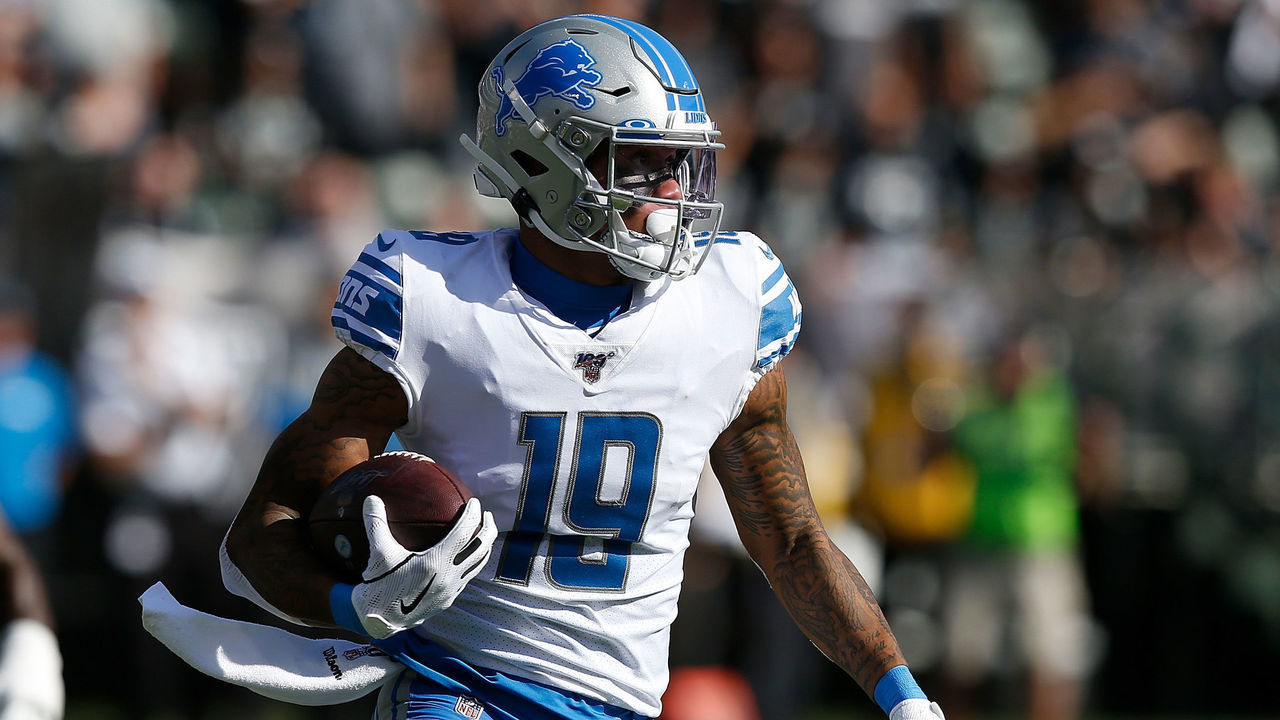 OAKLAND, CALIFORNIA - NOVEMBER 03: Kenny Golladay #19 of the Detroit Lions runs with the ball after making a catch in the first half against the Oakland Raiders at RingCentral Coliseum on November 03, 2019 in Oakland, California.