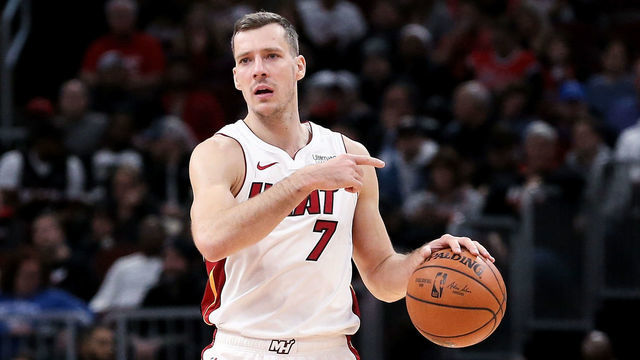 CHICAGO, ILLINOIS - NOVEMBER 22: Goran Dragic #7 of the Miami Heat dribbles the ball in the second quarter against the Chicago Bulls at the United Center on November 22, 2019 in Chicago, Illinois.