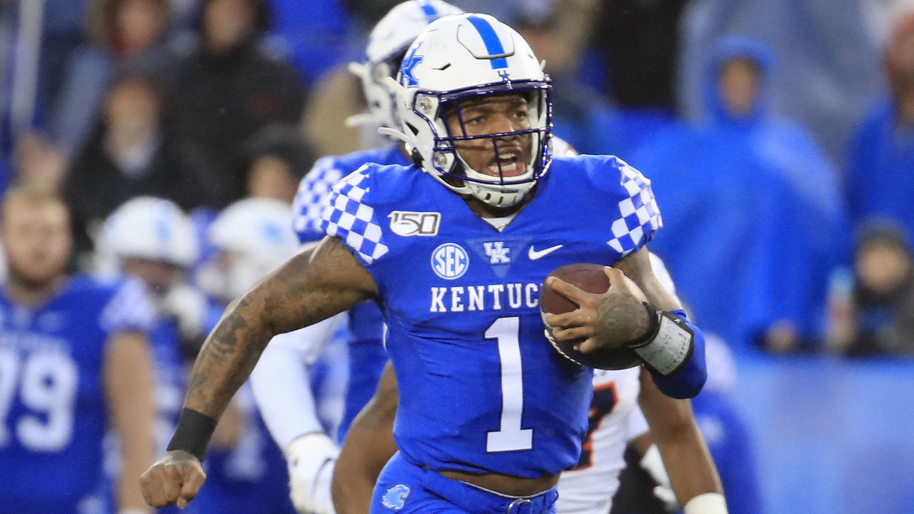 LEXINGTON, KENTUCKY - NOVEMBER 23: Lynn Bowden Jr #1 of the Kentucky Wildcats runs with the ball during the game against the UT Martin Skyhawks at Commonwealth Stadium on November 23, 2019 in Lexington, Kentucky.