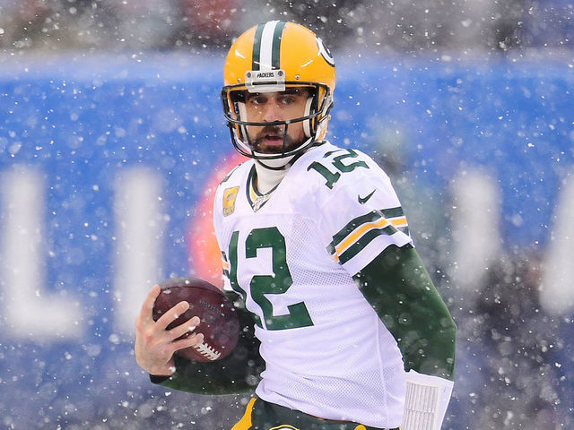 Aaron Rodgers throws 4 TD passes in the snow as the Green Bay