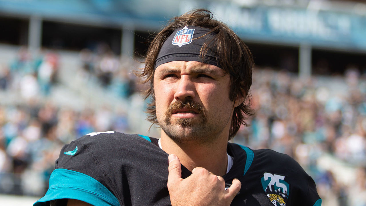 JACKSONVILLE, FL - DECEMBER 01: Jacksonville Jaguars Quarterback Gardner Minshew II (15) before the game between the Tampa Bay Buccaneers and the Jacksonville Jaguars on December 1, 2019 at TIAA Bank Field in Jacksonville, Fl.