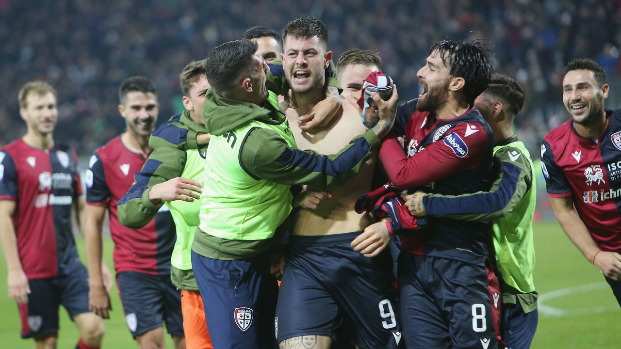 CAGLIARI, ITALY - DECEMBER 02: Alberto Cerri of Cagliari celebrates the goal 4-3 during the Serie A match between Cagliari Calcio and UC Sampdoria at Sardegna Arena on December 2, 2019 in Cagliari, Italy.