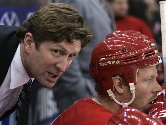DETROIT - JANUARY 26: Head coach Mike Babcock of the Detroit Red Wings talks to Johan Franzen #39 on the bench during a game against the Vancouver Canucks at Joe Louis Arena on January 26, 2006 in Detroit, Michigan. The Red Wings won the game 2-1.