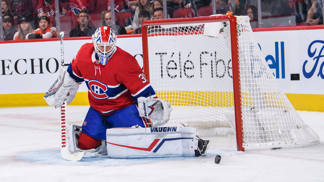 MONTREAL, QC - NOVEMBER 30: Keith Kinkaid (37) of the Montreal Canadiens makes a pad save during the first period of the NHL game between the Philadelphia Flyers and the Montreal Canadiens on November 30, 2019, at the Bell Centre in Montreal, QC