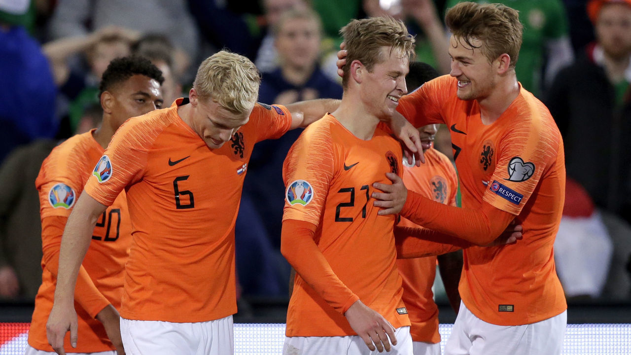 ROTTERDAM, NETHERLANDS - OCTOBER 10: Memphis Depay of Holland celebrates 3-1 with Donyell Malen of Holland, Donny van de Beek of Holland, Frenkie de Jong of Holland, Matthijs de Ligt of Holland during the EURO Qualifier match between Holland v Northern Ireland at the Feijenoord Stadium on October 10, 2019 in Rotterdam Netherlands