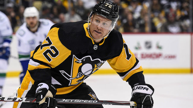 PITTSBURGH, PA - NOVEMBER 27: Pittsburgh Penguins Right Wing Patric Hornqvist (72) forechecks during the second period in the NHL game between the Pittsburgh Penguins and the Vancouver Canucks on November 27, 2019, at PPG Paints Arena in Pittsburgh, PA.